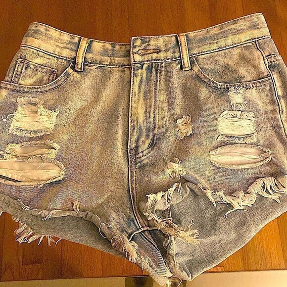 Vintage cut off distressed Jean shorts size 6 see photos for measurements - Picture 1 of 7
